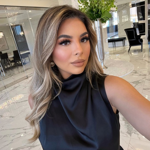 Meet your Posher, Yomira - Picture 2 of 2